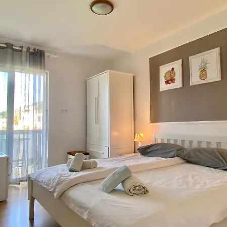 לינה וארוחת בוקר Arbium Classic